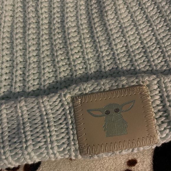 ✨BASICALLY NEW Star Wars baby Yoda mint color beanie with Pom Pom!✨ - Picture 2 of 4